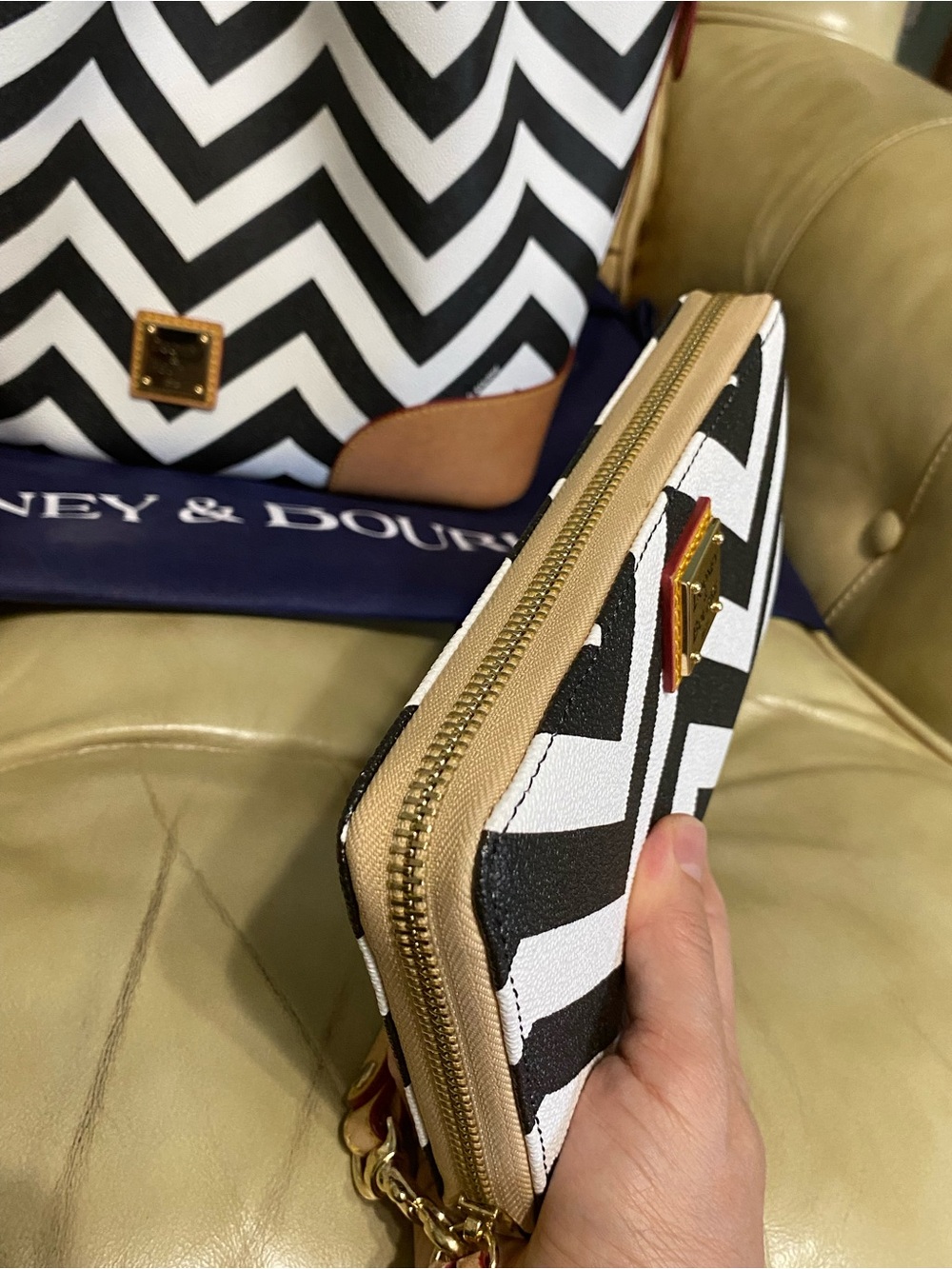 SALE! Dooney & Bourke Large Brenna Satchel & Zip Wallet Set Black/White - Picture 15 of 16